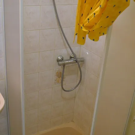 Apartamento Rdc Avec Terrasse, A 200m De La Des Generelles, Parking Et Jardin Prive - Fr-1-22-229 *